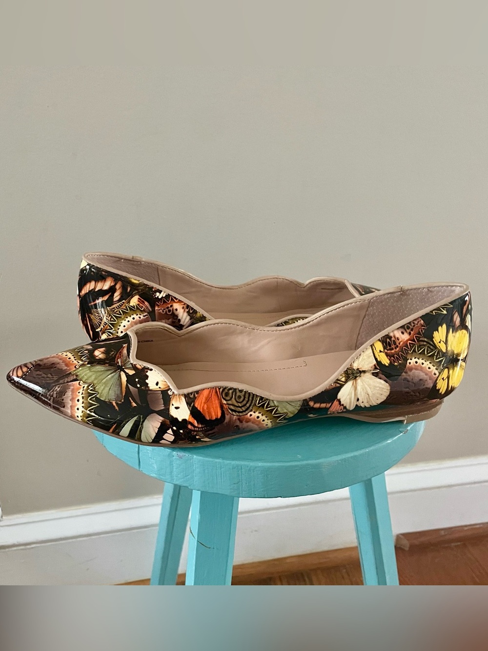 Tahari Emmy Butterfly Print Flats Women’s Size 8 - Picture 7 of 8